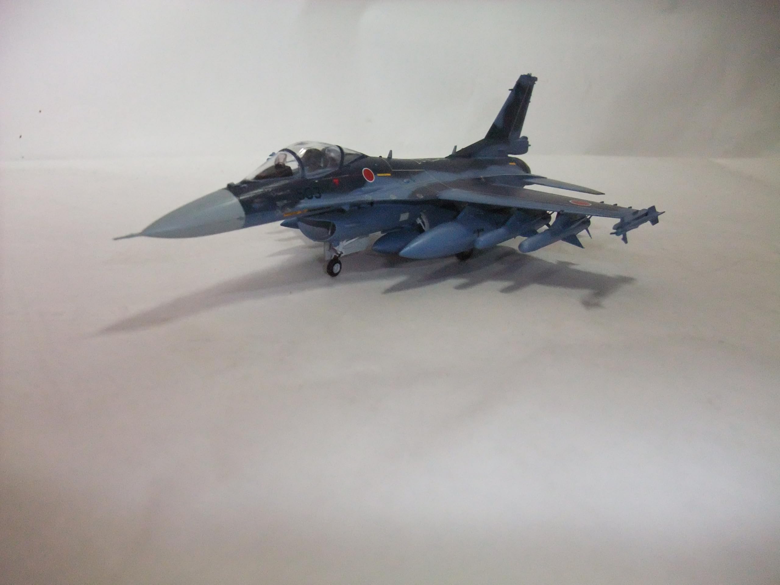 Amazon | 完成品 航空自衛隊 F2支援戦闘機 72分の1サイズ